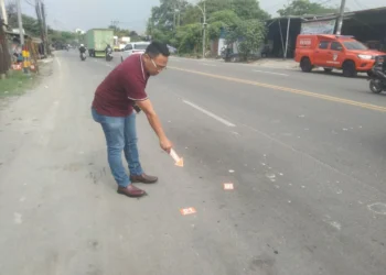 Polisi Tembak Ban Mobil Penjahat di Cikupa, Pelurunya Nyasar Kena Suami-Istri