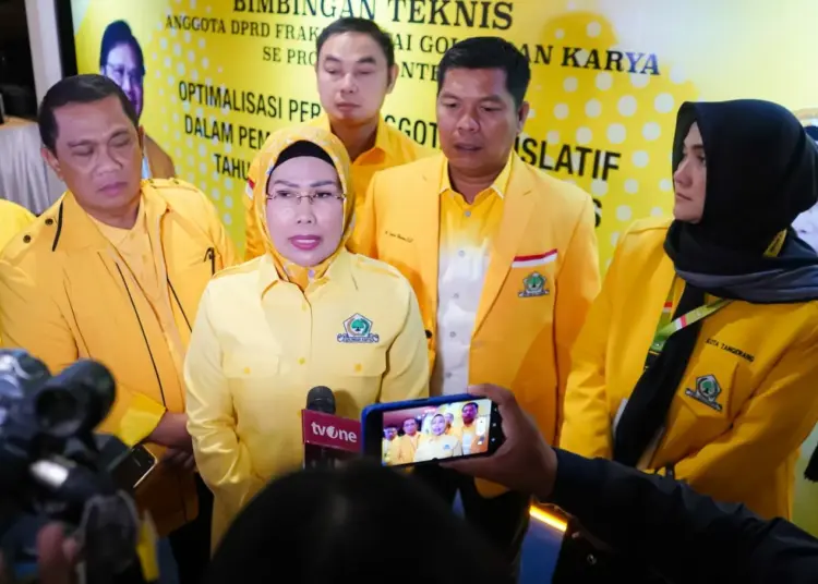 Ratu Tatu Chasanah, Ketua DPD Partai Golkar Provinsi Banten, didampingi jajaran pengurus. (ISTIMEWA)