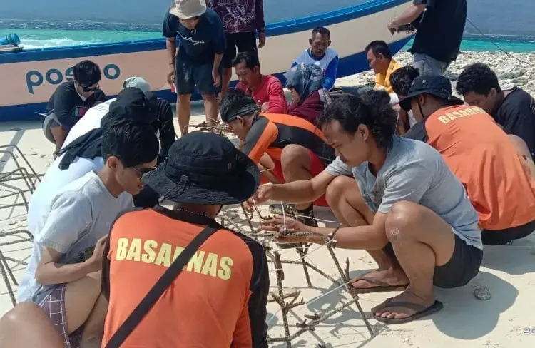 Basarnas dan Komunitas Mahasiswa Banten, transplantasi Terumbu Karang di Pulau Badul, Kabupaten Pandeglang. (ISTIMEWA)