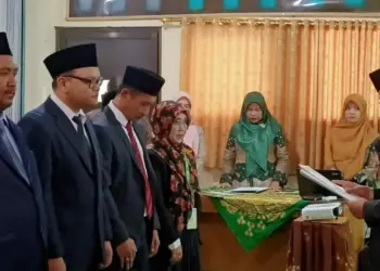 DIAMBIL SUMPAH JABATAN - Empat Dekan UNMA Banten, diambil sumpah jabatan, Kamis (21/7/2023). (ISTIMEWA)