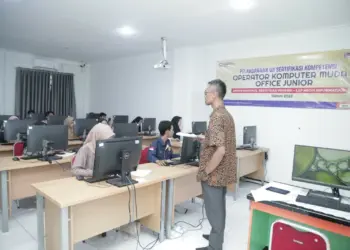 UJI KOMPETENSI - Universitas Primagaha (UPG), menggelar Sertifikasi Uji Kompetensi, bersama Badan Nasional Sertifikat Profesi (BNSP) bagi ratusan mahasiswa reguler dan penerima beasiswa untuk meningkatkan skillnya. (ISTIMEWA)