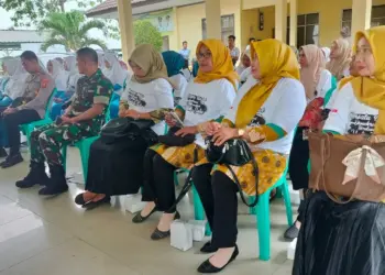 Ratusan Ibu - ibu dikumpulkan di Kantor Kecamatan, oleh Kesbangpol Kabupaten Serang, Selasa (25/7/2023). (ISTIMEWA)