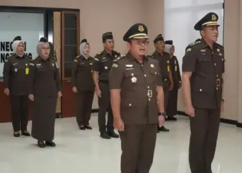 SERTIJAB: Suasana sertijab Kasi Intelijen Kejari Kabupaten Tangerang dari Ate Quesyini Ilyas kepada Doni Saputra. (ISTIMEWA)