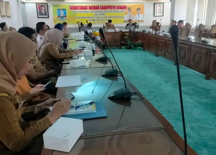 RAKOR - Rapat Koordinasi (Rakor) tim pengendali inflasi daerah (TPID) Kabupaten Serang dalam rangka menjaga stabilitas harga bahan pokok pasca hari raya idul adha, Senin (31/7/2023). (ISTIMEWA)