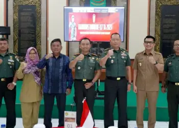 FOTO BERSAMA - Dandim 0601/Pandeglang, Letkol (Inf) Suryanto, berfoto bersama dengan Wabup Pandeglang Tanto Warsono Arban dan beberapa pihak terkait, Selasa (4/7/2023). (ISTIMEWA)