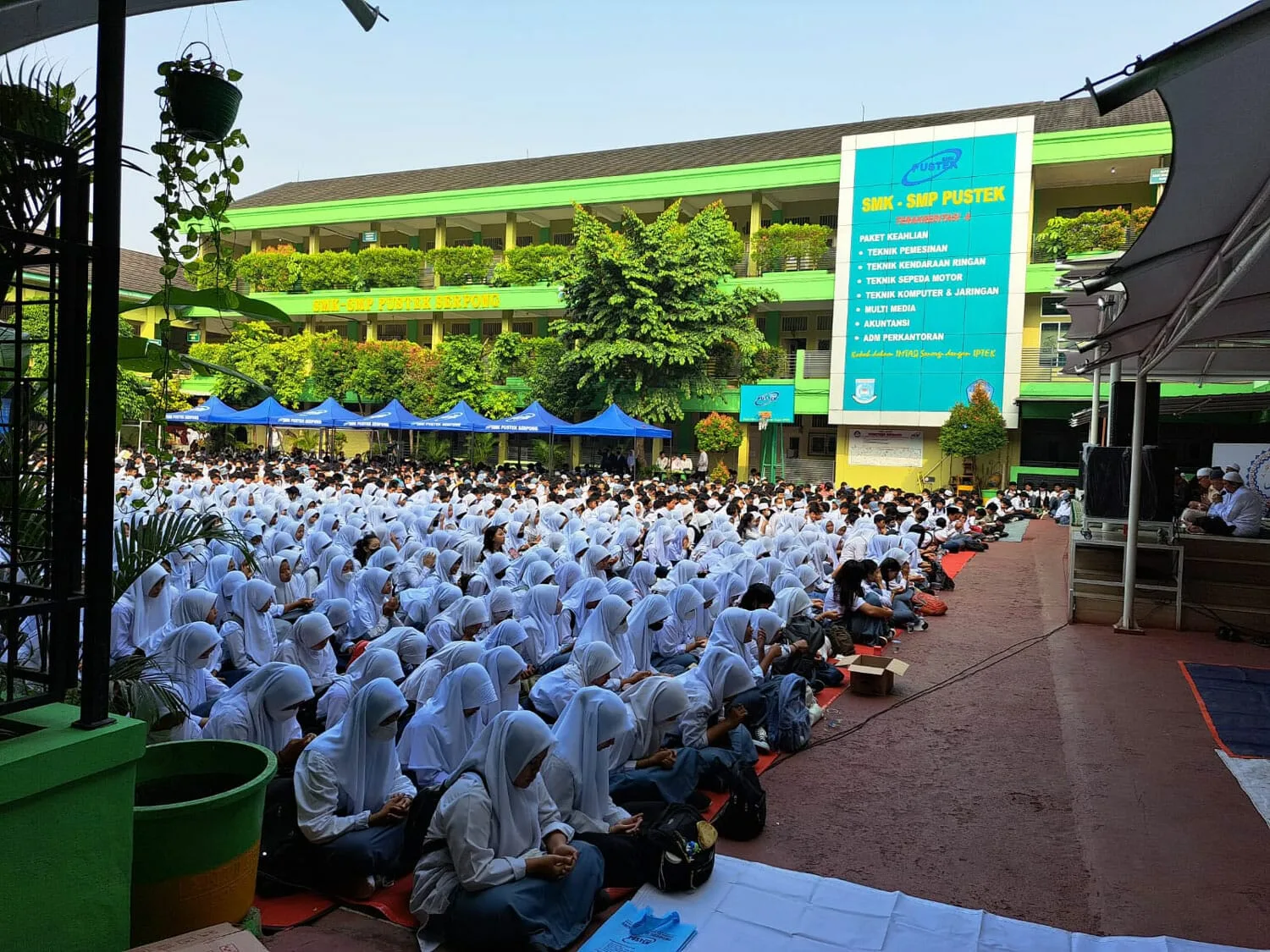 Ribuan Siswa dan Siswi SMK PUSTEK Serpong Ikuti Zikir dan Doa Bersama