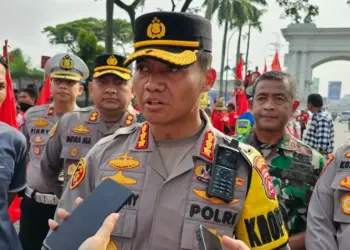 MENYAMPAIKAN KETERANGAN: Kapolresta Tangerang, Kombes Pol Sigit Danny Setiyono saat menyampaikan keterangan kepada waratwan. (DOK/SATELITNEWS)