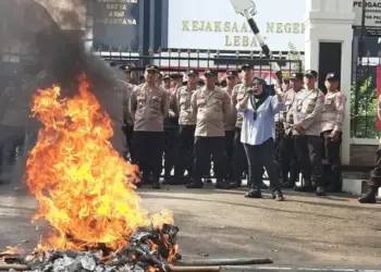 Desak Usut Tuntas Dugaan Perkara Korupsi, Mahasiswa Demo Kejari Lebak