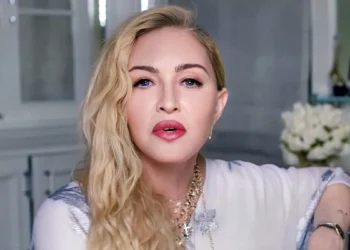 Pingsan Akibat Forsir Demi Konser, Madonna Tunda Tur