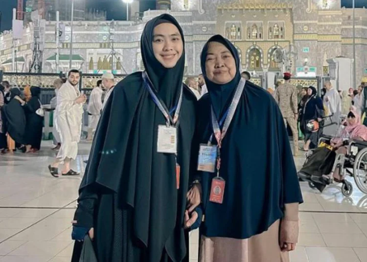 Sempat Mendapat Perawatan dan Membaik, Kini Ibunda Oki Setiana Dewi Masuk ICU di Makkah