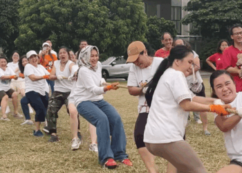 Meriahkan Hari Kemerdekaan, Airin Ikut Lomba Tarik Tambang Bareng Warga