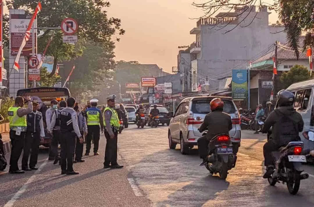 Parkir Sembarangan, Puluhan Kendaraan Digembosi Petugas Dishub Kota Tangerang