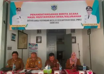 Plt Kepala Dinas Sosial (Dinsos) Pandeglang, Nuriah (kanan) menyampaikan pemaparan soal Penyandang Masalah Kesejahteraan Sosial (PMKS). (ISTIMEWA)