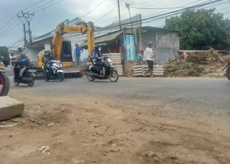 Pembangunan Drainase di Labuan Kabupaten Pandeglang, masih berjalan. (ISTIMEWA)