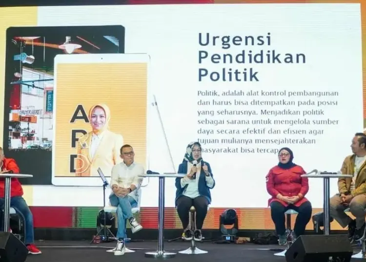 POLTALK: Airin Rachmi Diany saat menjadi pembicara dalam acara Politalk Fest “Politik dan Anak Muda Jawaban Masa Depan Indonesia” yang digelar Purna Paskibraka Indonesia Jakarta Pusat (PPIJP), di Jakarta Pusat, Jum'at (18/8/2023). (ISTIMEWA)