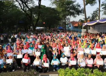 Walikota Tangerang Arief Wismansyah, ditengah - tengah masyarakat. (ISTIMEWA)