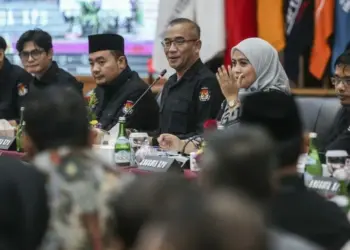 KONFERENSI PERS: Polsek Cikupa saat menggelar konferensi pers ungkap kasus pencurian Hp, kemarin. (ISTIMEWA)