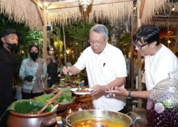 Andre Taulany Buka Warung Kondre di Ciputat