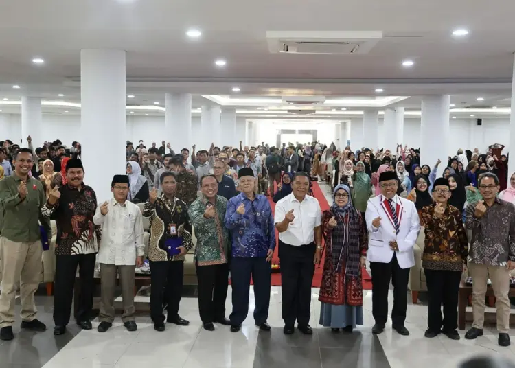 STADIUM GENERAL - Kegiatan Studium General UIN SMH Banten Semester Ganjil Tahun Akademik 2023/2024, dan bedah buku penjaminan pembiayaan syariah, penguatan UMKM melalui pinjaman syariah karya Siti Ma’rifah Ma’ruf Amin di Multifunction Hall Kampus 2 UIN SMH Banten Curug, Kota Serang, Rabu (20/9/2023). (ISTIMEWA)