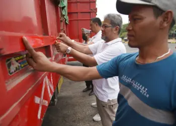 Astra Toll gencarkan sosialisasi dan edukasi kepada para sopir, tentang uji emisi. (ISTIMEWA)