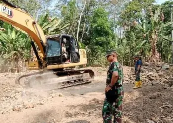 Pengerasan Jalan Parungkujang-Badur Dimulai, Kades: Jadi Berkah Buat Desa