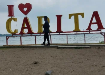 Pantai Carita, salah satu lokasi wisata favorit di Kabupaten Pandeglang. (ISTIMEWA)