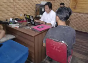 Tersangka pengedar sabu, dibekuk tim Satresnarkoba Polres Serang. (ISTIMEWA)