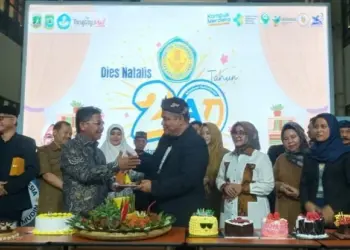 Hadiri HUT Ke-20 Akbid Assyifa Tangerang, Sachrudin Ajak Swasta Perkuat Sinergi dengan Pemerintah