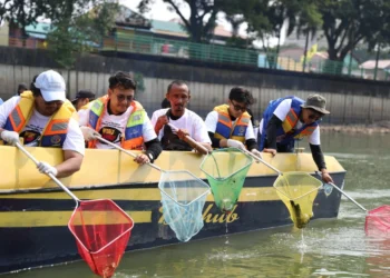 Bersih-bersih Sungai Cisadane, Sampah Plastik hingga Styrofoam Ditemukan