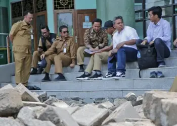 Tinjau Pembangunan Kawasan Masjid Raya Al-Azhom, Ini Arahan Wali kota Arief