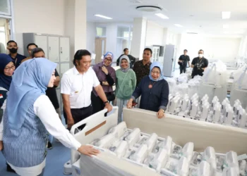 Pj Gubernur Banten Al Muktabar dan Bupati Pandeglang beserta jajarannya, meninjau RSUD Labuan. (ISTIMEWA)