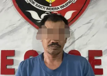 Pelaku pencurian pengaman besi jalan tol, dibekuk polisi. (ISTIMEWA)