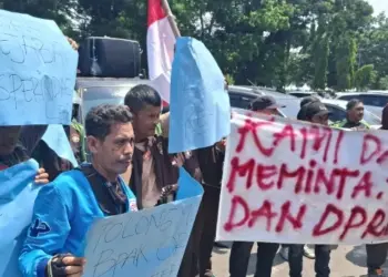 Gelar Demo, Tukang Ojek Minta Difasilitasi Kartu Member Parkir Nontunai Pasar Rangkasbitung