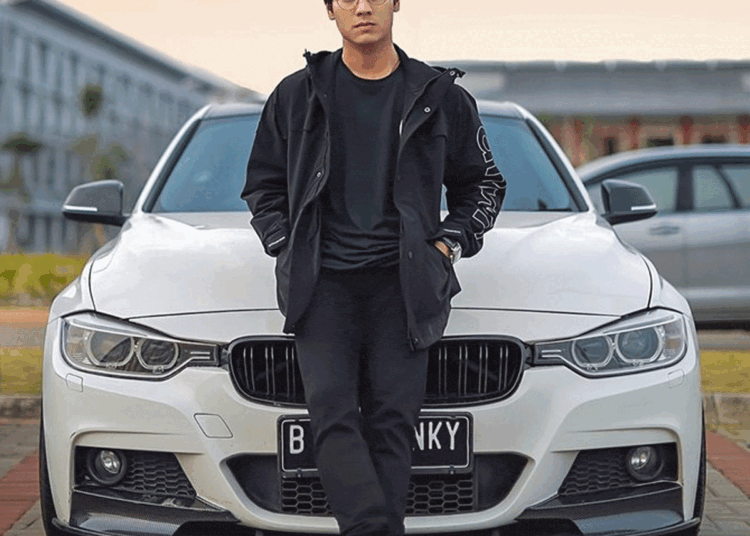 Bantu Palestina, Rizky Billar Lelang Mobil BMW Penuh Sejarah