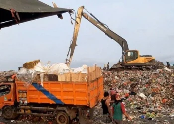 Pengangkutan Sampah di TPA Rawa Kucing Berjalan Normal