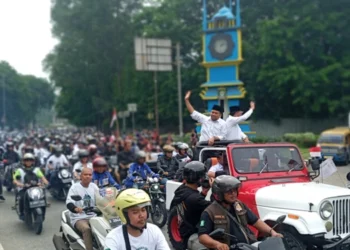 Diantar Ribuan Masyarakat ke Rumah, Arief-Sachrudin Dadah-dadah...