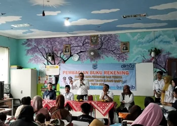 Dindik Tangsel Serahkan Bantuan Uang Stimulus Untuk 1.000 Siswa