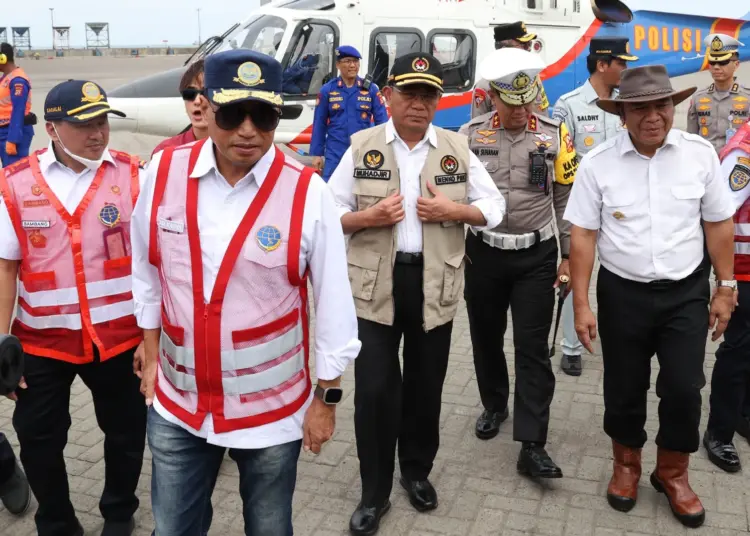 Menko PMK dan Menteri Perhubungan, didampingi Pj Gubernur Banten beserta jajarannya, tinjau Pelabuhan Merak. (ISTIMEWA)