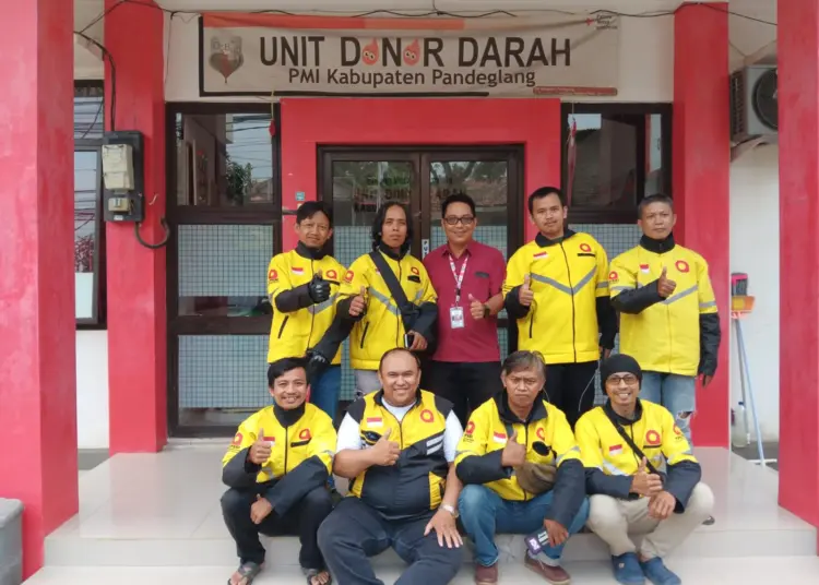 Sejumlah driver Maxim usai mendonorkan darah, di UTDC PMI Pandeglang. (ISTIMEWA)