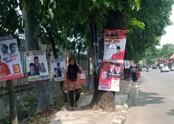 "Ramai-ramai" APK Dipaku di Pohon Jalan MH Thamrin Kota Tangerang