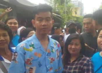 Gibran Kampanye Bagi Susu di Kota Tangerang