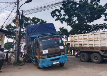 Truk Pengangkut Logistik Pemilu 2024 Masuk Selokan