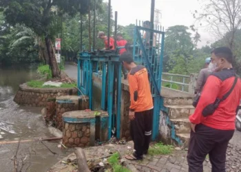 Patroli Sungai Antisipasi Musim Penghujan di Kota Tangerang