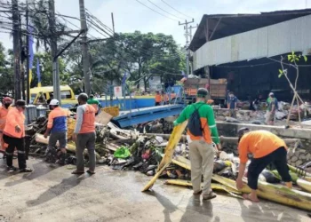 Antisipasi Banjir, Masyarakat Diminta Amankan Arsip Penting dan Kerja Bakti