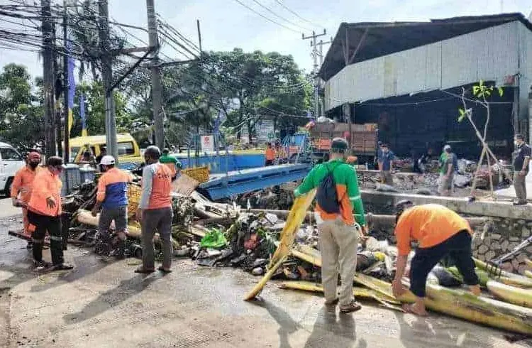 Antisipasi Banjir, Masyarakat Diminta Amankan Arsip Penting dan Kerja Bakti