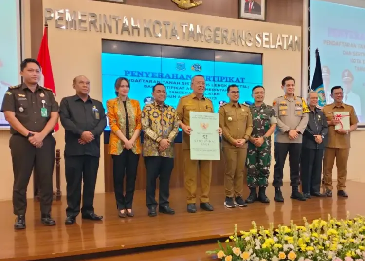 BPN Serahkan 52 Sertifikat Aset Pemkot Tangerang Selatan