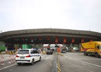 Sejumlah kendaraan melintas di Tol Tangerang - Merak (Tamer). (ISTIMEWA)