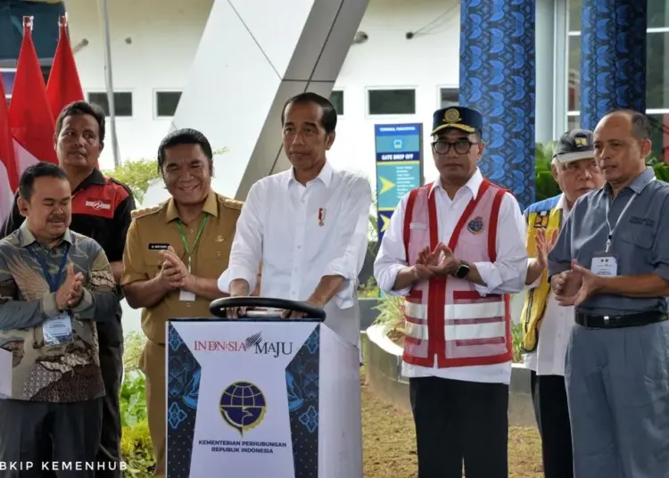 Presiden RI Jokowi, meresmikan Terminal Pakupatan Serang, Senin (8/1/2024). (LUTHFI/SATELITNEWS.COM)