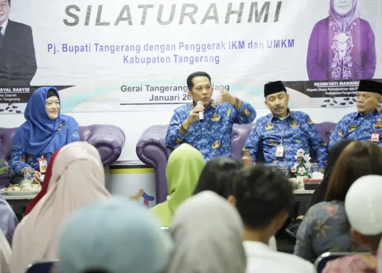 SERAP ASPIRASI: Pj Bupati Tangerang Andi Ony  bersilaturahmi dan menggelar sarasehan dengan para pelaku IKM dan UMKM di Gerai Tangerang Gemilang, sambil menyerap aspirasi, Rabu (17/1/2024). (ISTIMEWA)