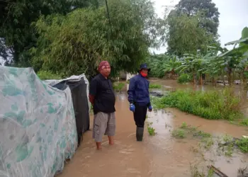 Sejumlah titik di Kabupaten Serang, mulai terendam. Sehingga, warga diimbau antisipasi banjir dengan giat membersihkan saluran air (drainase). (ISTIMEWA)